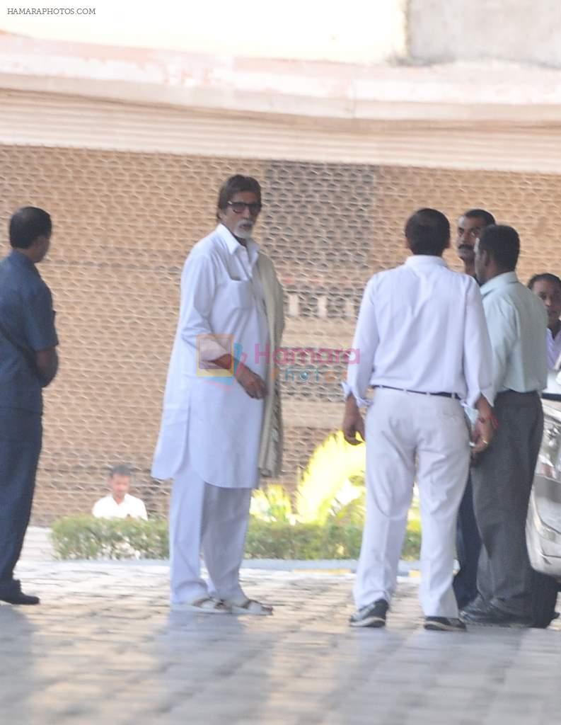 Amitabh Bachchan visit Ash at the Seven Hills Hospital on 17th Nov 2011