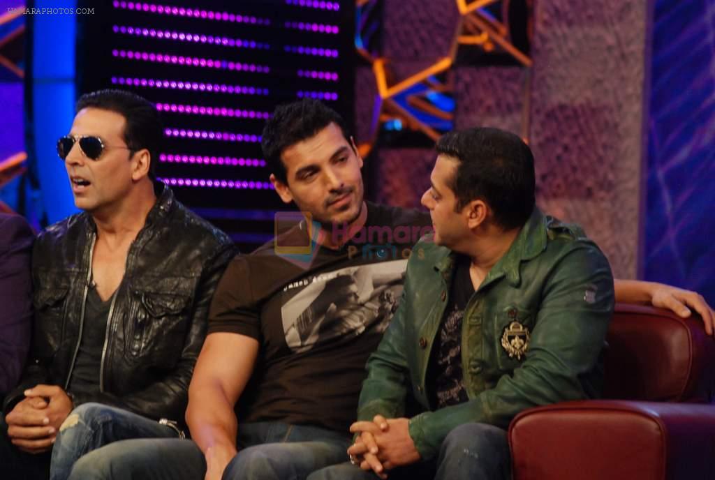 Akshay Kumar, John Abraham, Salman Khan on the sets of Big Boss 5 on 18th Nov 2011