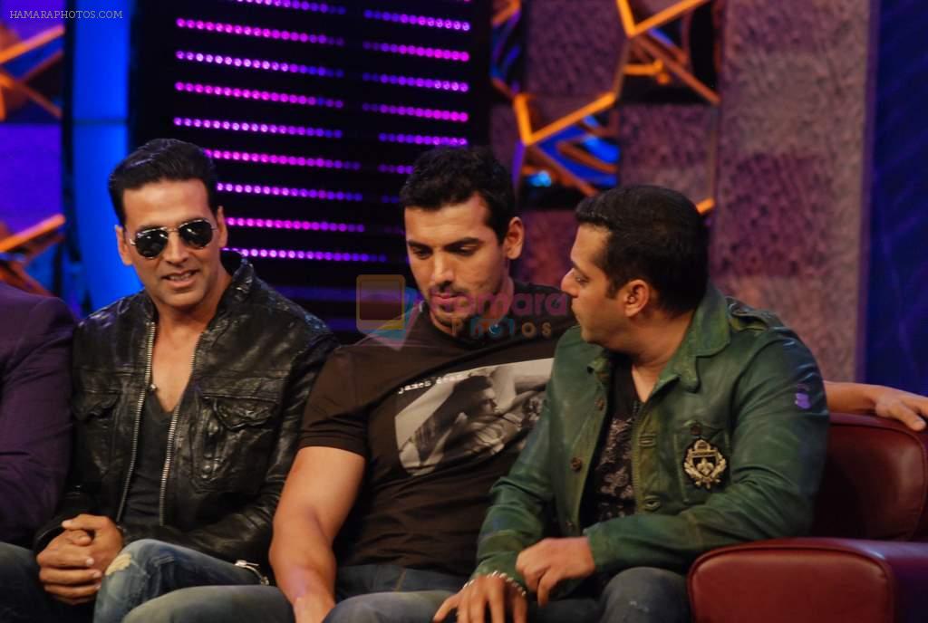 Akshay Kumar, John Abraham, Salman Khan on the sets of Big Boss 5 on 18th Nov 2011