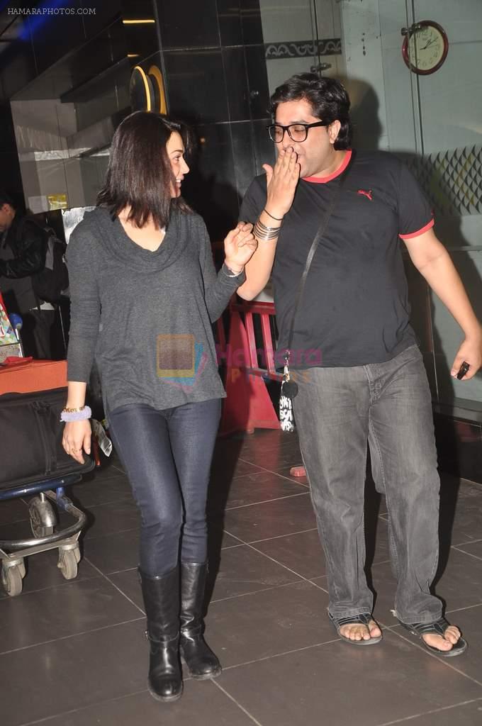 Preity Zinta snapped at the airport on 19th Nov 2011