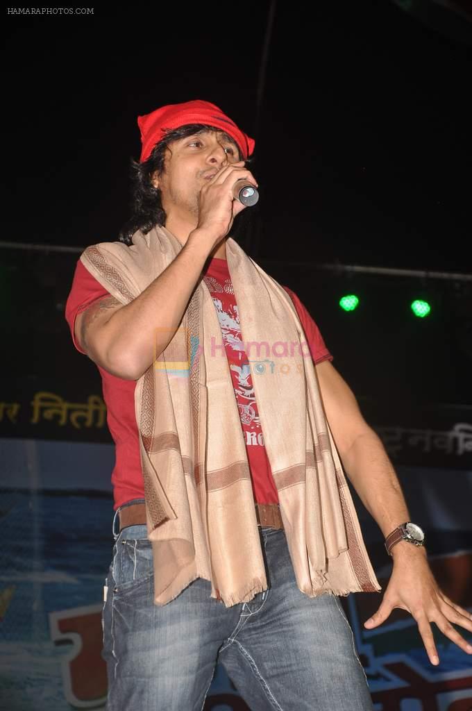 Sonu Nigam at MNS Koli Festival in Mahim on 19th Nov 2011
