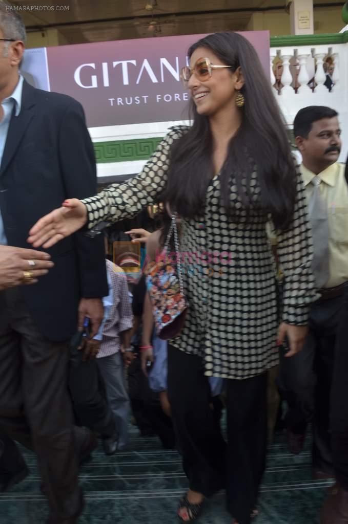 Vidya Balan at Dirty picture race followed by Sabah Khan show for Gitanjali in Race Course on 20th Nov 2011