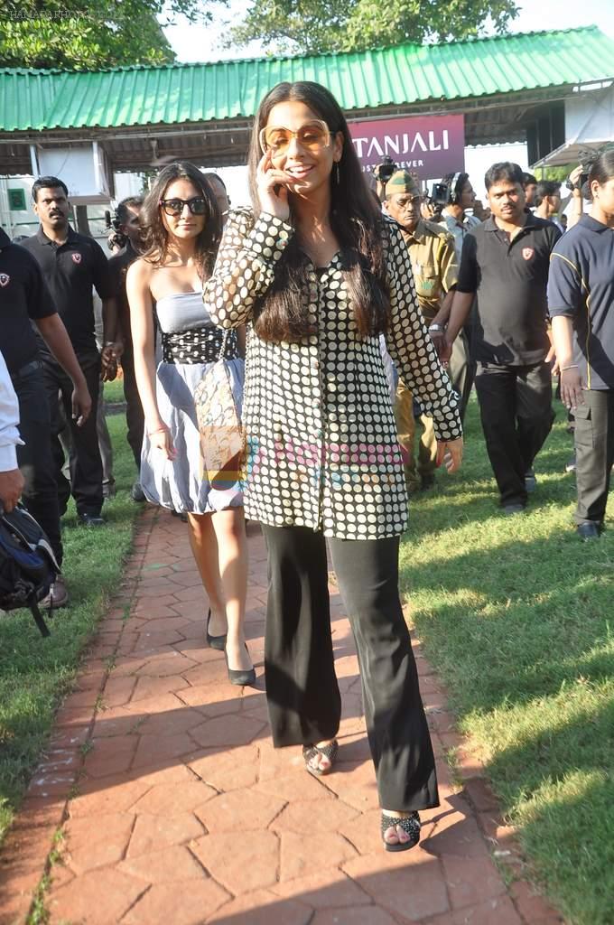 Vidya Balan at Dirty picture race followed by Sabah Khan show for Gitanjali in Race Course on 20th Nov 2011