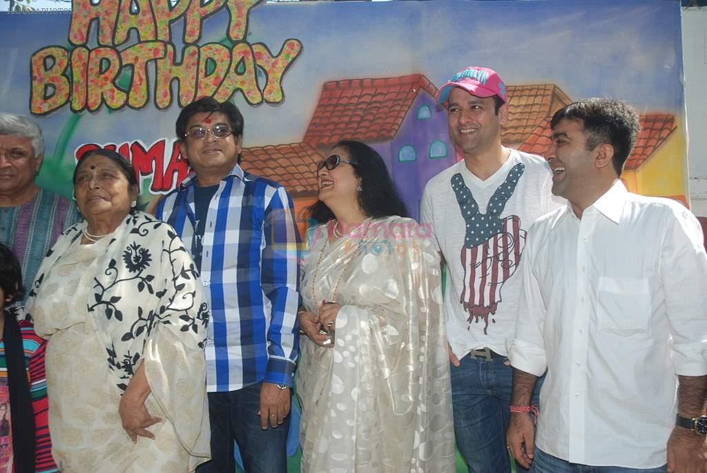 Amit Kumar, Ruma Devi, Rohit Roy, Leena Chandavarkar at Ruma Devi's birthday in Juhu, Mumbai on 21st Nov 2011