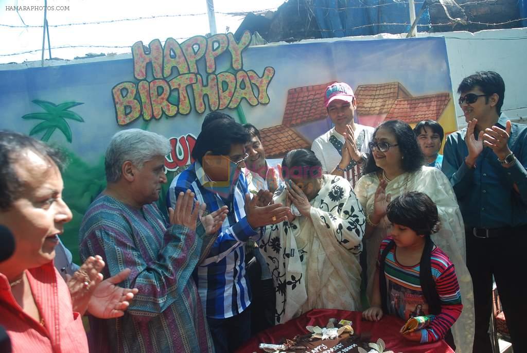 Javed Akhtar, Amit Kumar, Ruma Devi, Rohit Roy, Leena Chandavarkar at Ruma Devi's birthday in Juhu, Mumbai on 21st Nov 2011