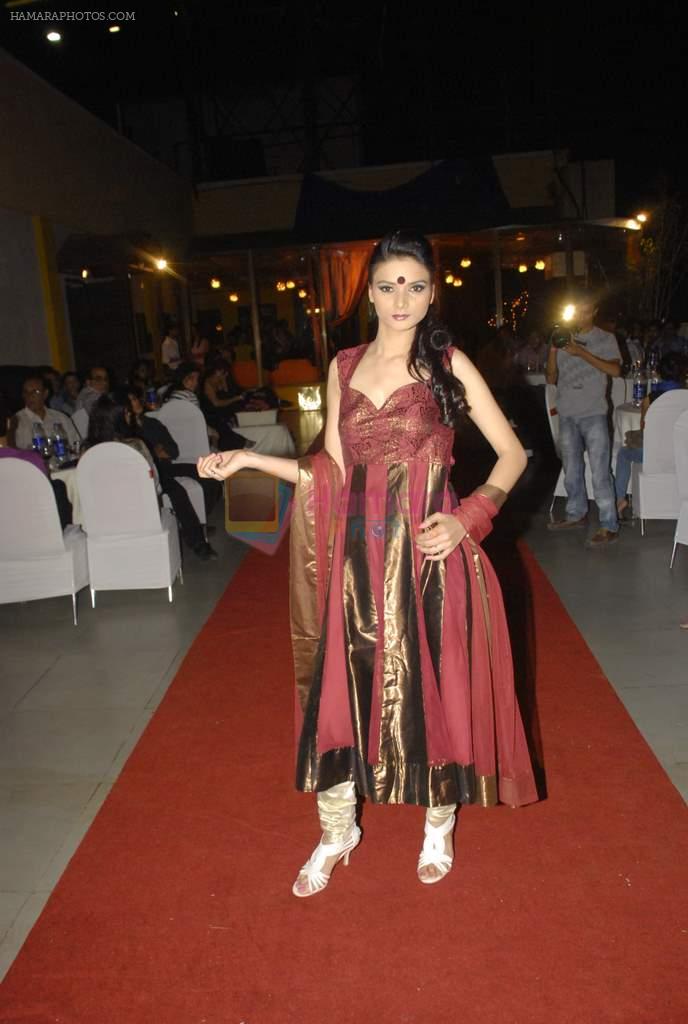 at Designer Aarti Gupta showcases her collection in Wedding Cafe on 23rd Nov 2011