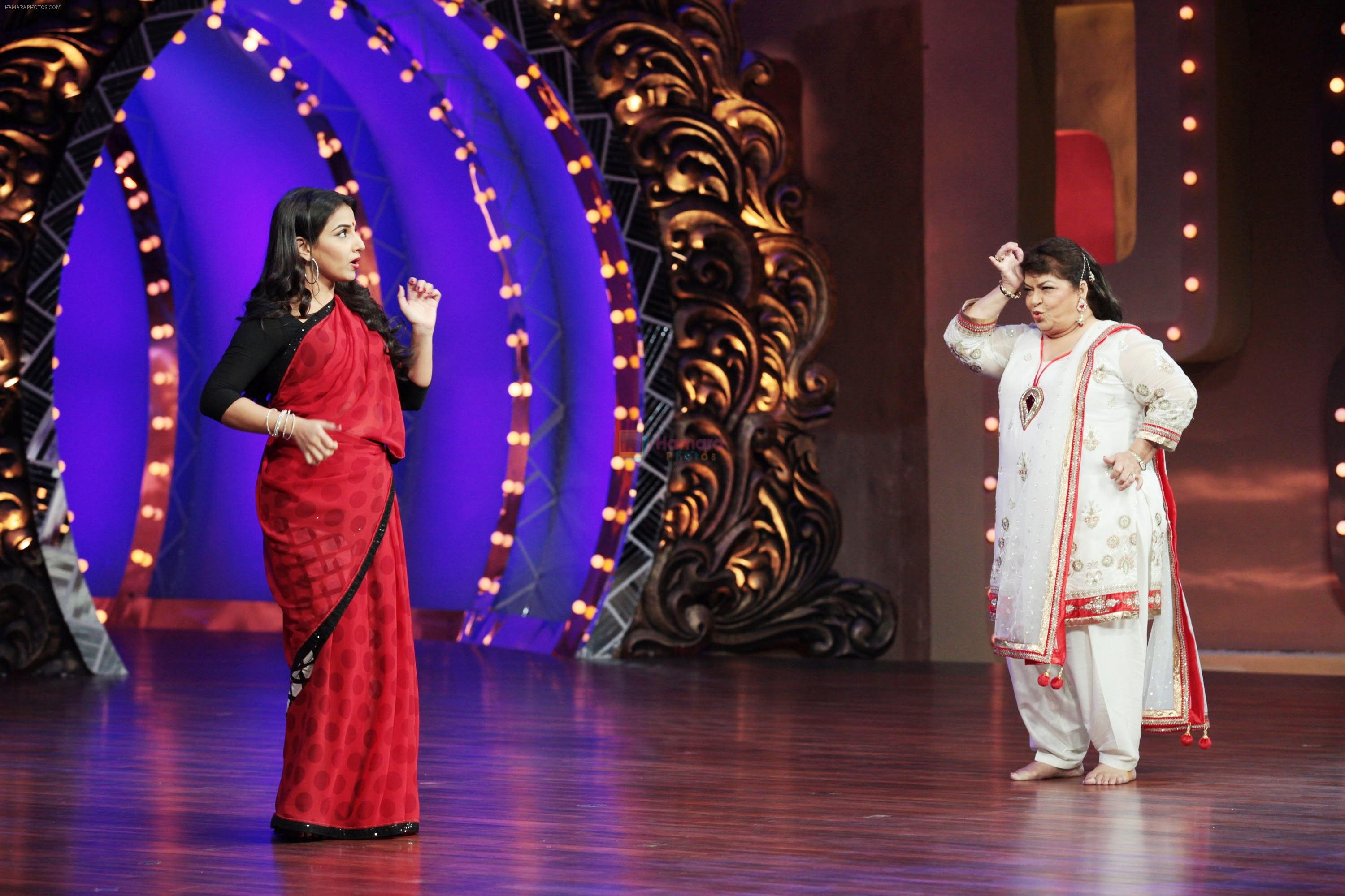 Vidya Balan on the sets of Nachle ve with Saroj Khan - Season 3 on 23rd Nov 2011