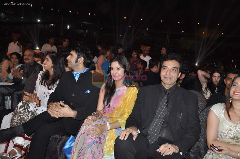 Jasvir Kaur at Zee Rishtey Awards in Andheri Sports Complex on 26th Nov 2011