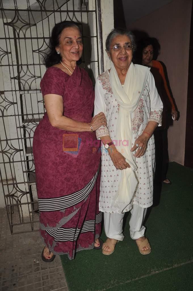 Asha Parekh at Salim Khan's special screening of Dirty Picture in Ketnav, Mumbai on 2nd Dec 2011