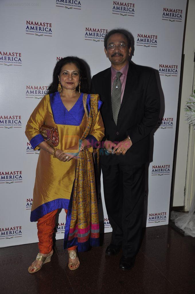 Smita Jaykar at Namaste America Hussain auction dinner in Trident, Mumbai on 2nd Dec 2011