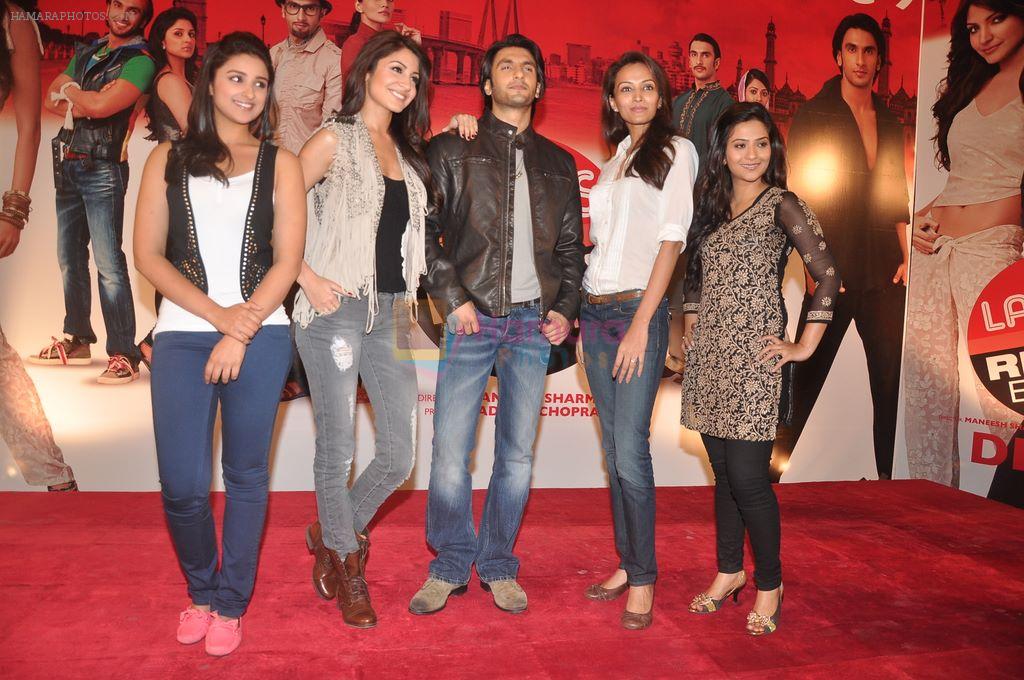 Parineeti Chopra, Anushka Sharma, Ranveer Singh, Dipannita Sharma, Aditi Sharma grace Ladies VS Ricky Bahl event in Yashraj, Mumbai on 2nd Dec 2011