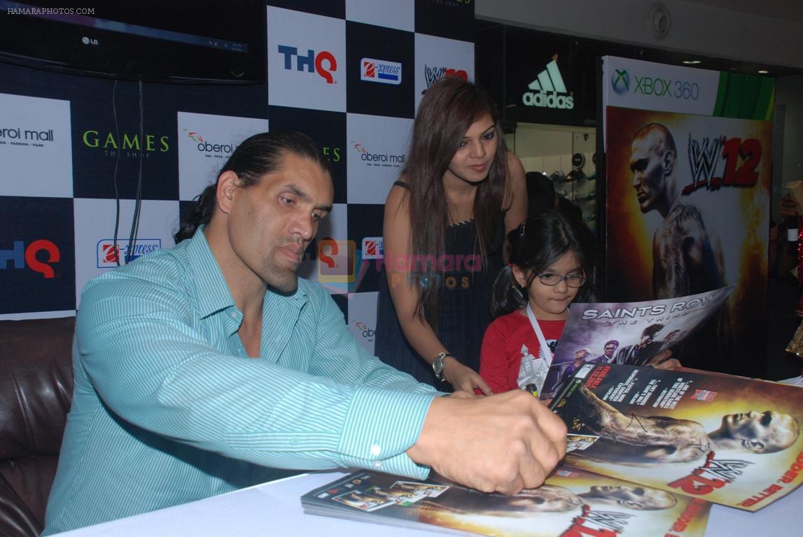 The Great Khali visits Oberoi Mall, Mumbai on 3rd Dec 2011