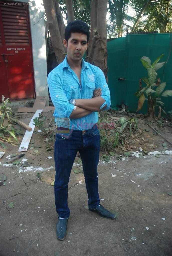 Ravi Dubey at Saas Bina Sasural on location on 5th Dec 2011