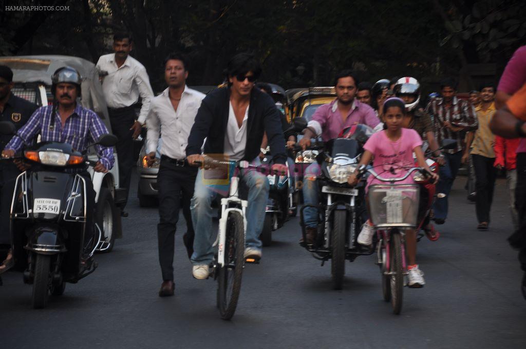 Shahrukh Khan teaches Suhana to ride a bicycle in Bandra, Mumbai on 6th Dec 2011