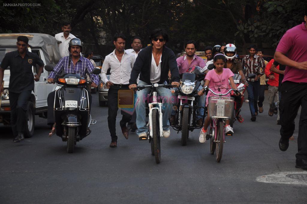 Shahrukh Khan teaches Suhana to ride a bicycle in Bandra, Mumbai on 6th Dec 2011