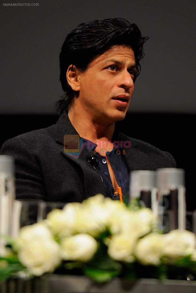Shahrukh Khan at Don 2 premiere at Dubai Film Festival on 8th Dec 2011