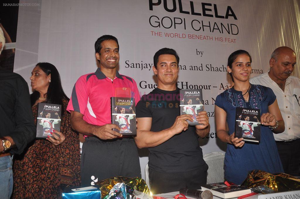 Aamir Khan unveils a book on Phulela Gopichand in Khar, Mumbai on 9th Dec 2011