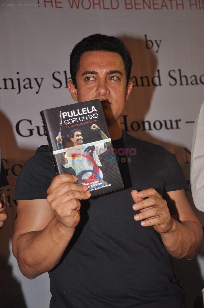 Aamir Khan unveils a book on Phulela Gopichand in Khar, Mumbai on 9th Dec 2011