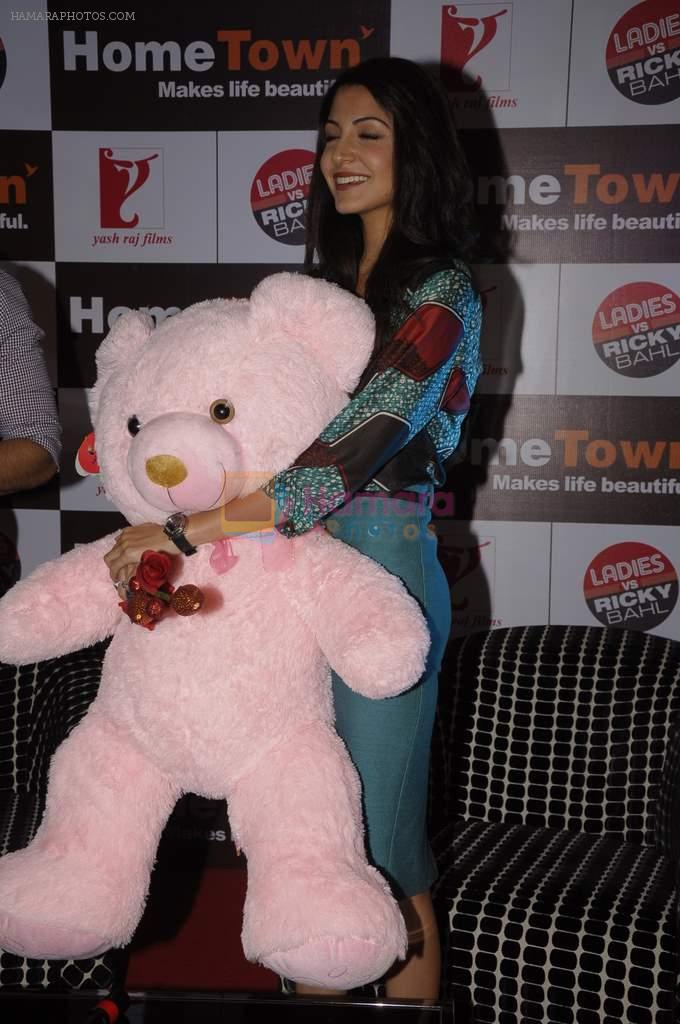 Anushka Sharma promote Ladies VS Ricky Bahl in LBS Marg on 9th Dec 2011