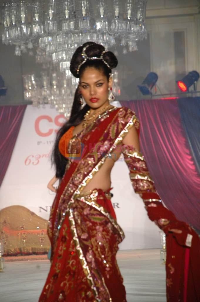 Model walk the ramp for Nisha Sagar's bridal show in Trident on 10th Dec 2011