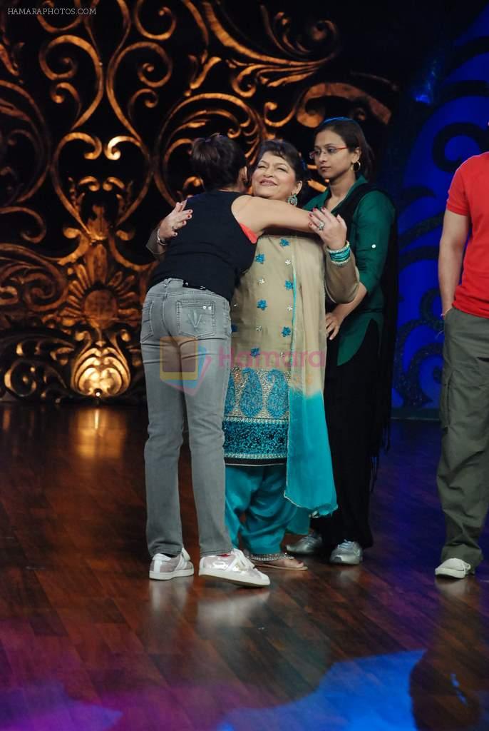 Saroj Khan, Kulraj Randhawa on the sets of Saroj Khan's Dance Show on 13th Dec 2011