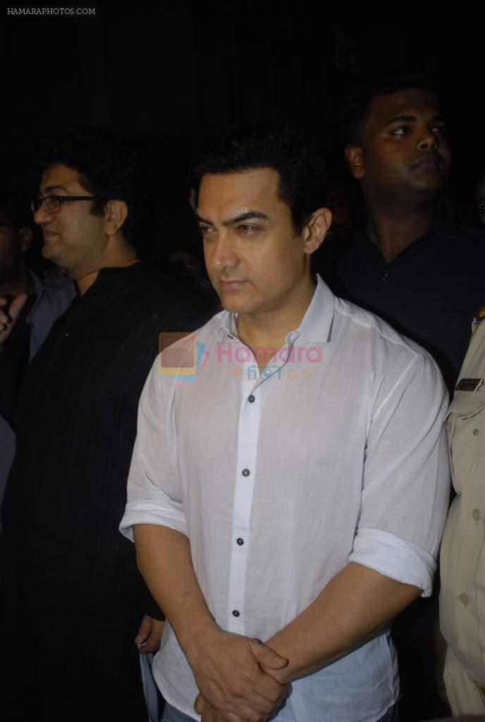 Aamir Khan at Dev Anand's prayer meet in Mehboob on 16th Dec 2011
