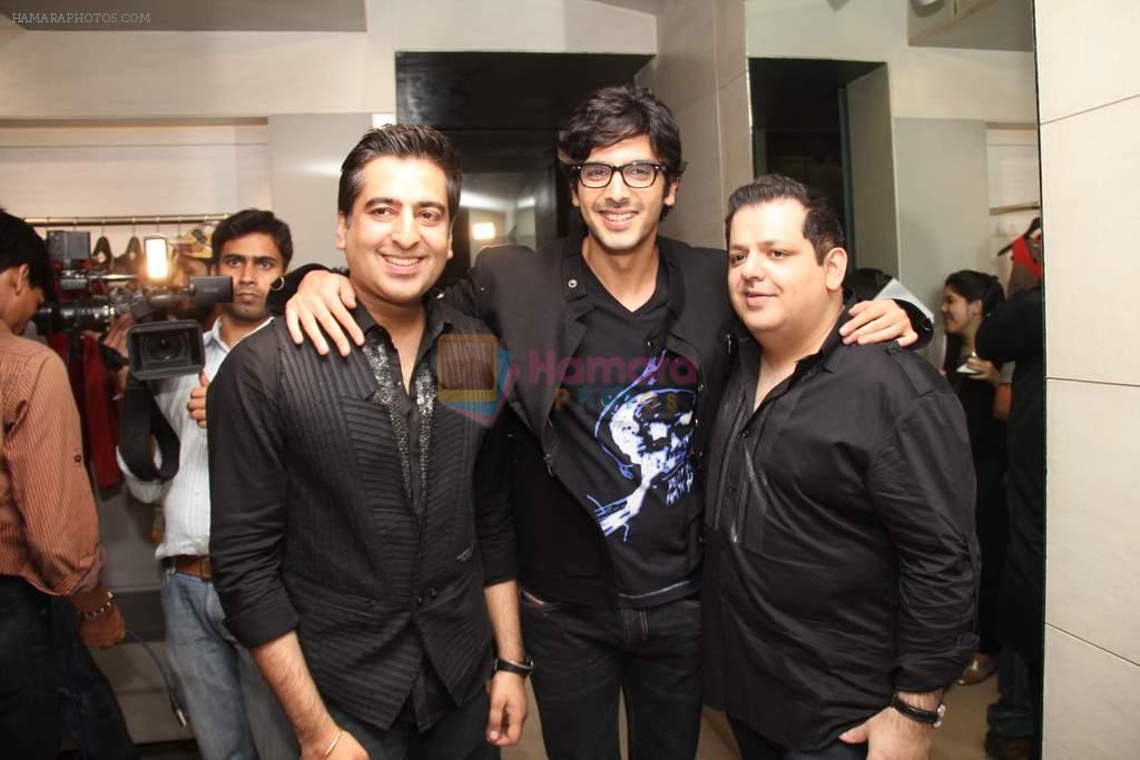 Rahul Khanna, Zayed Khan and Rohit Gandhi at D7- Holiday Collection Bash in Mumbai on 16th Dec 2011