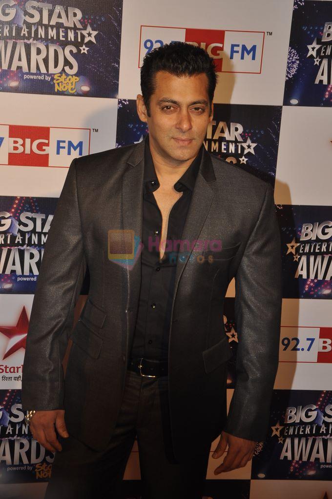 Salman Khan at BIG star awards 2011 in Bhavans, Mumbai on 18th Dec 2011