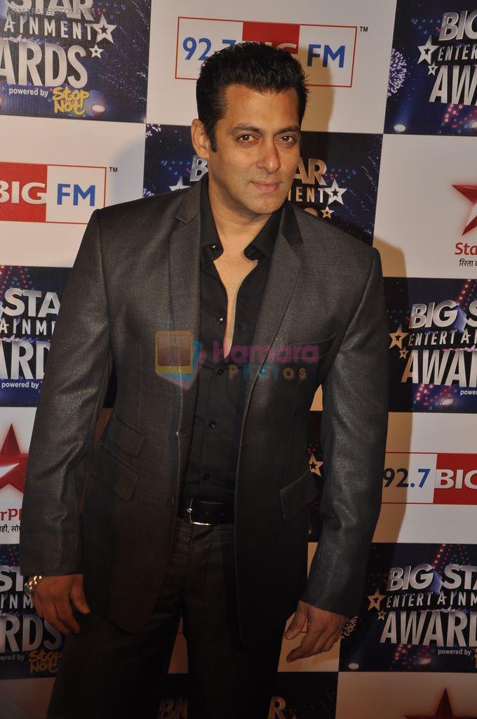 Salman Khan at BIG star awards 2011 in Bhavans, Mumbai on 18th Dec 2011