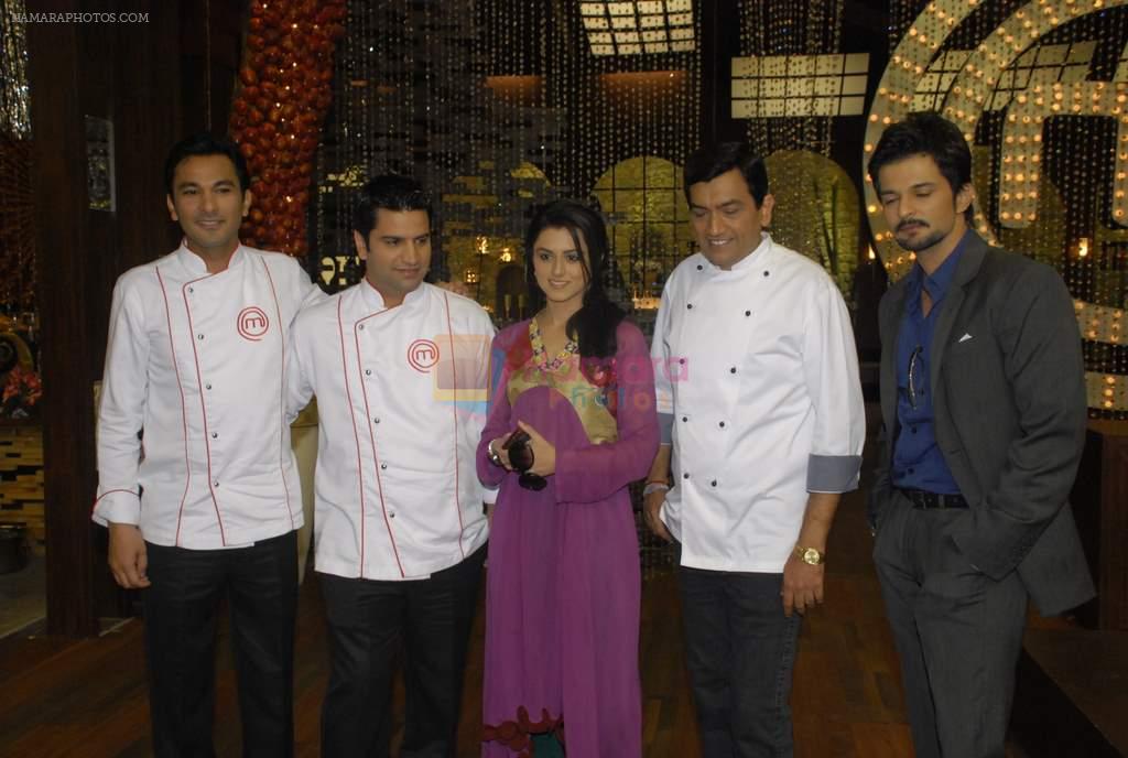 Sanjeev Kapoor, Ridhi Dogra on the sets of Master Chef in R K Studios on 20th Dec 2011