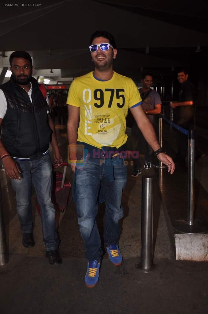 Yuvraj Singh cool casual look snapped at domestic airport on 22nd Dec 2011