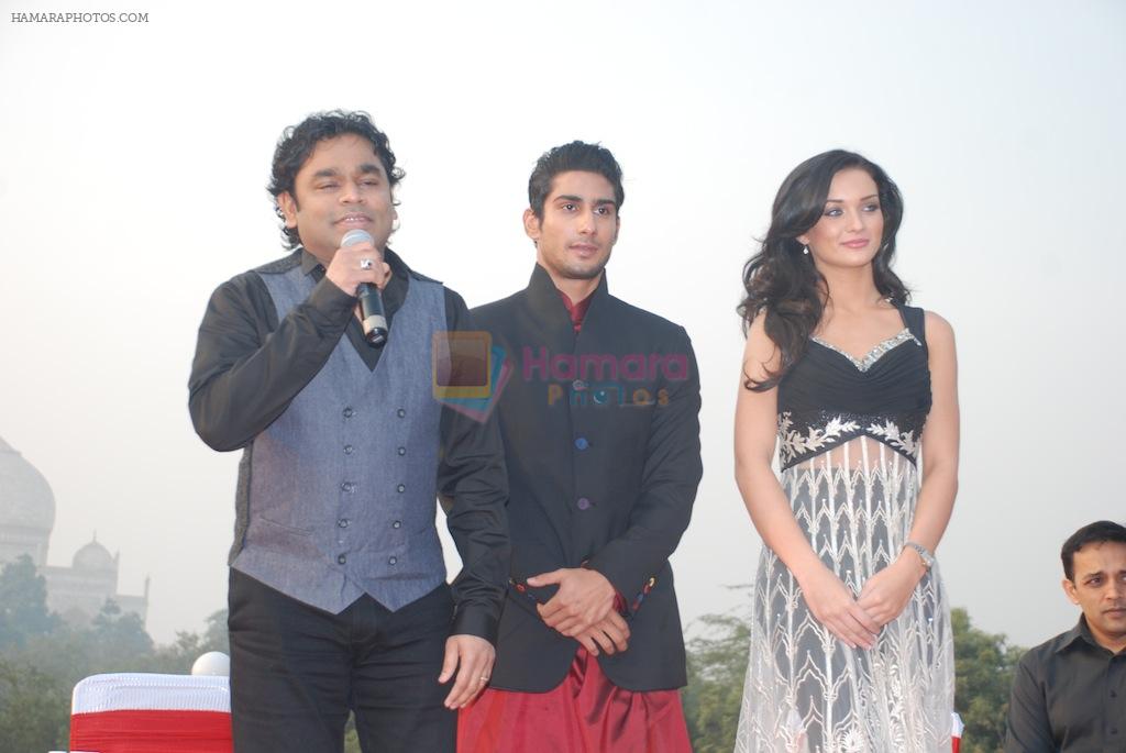 A R Rahman, Prateik Babbar, Amy Jackson at the Music Launch of Ek Deewana Tha in Taj Mahal, Agra, Delhi on 21st Dec 2011