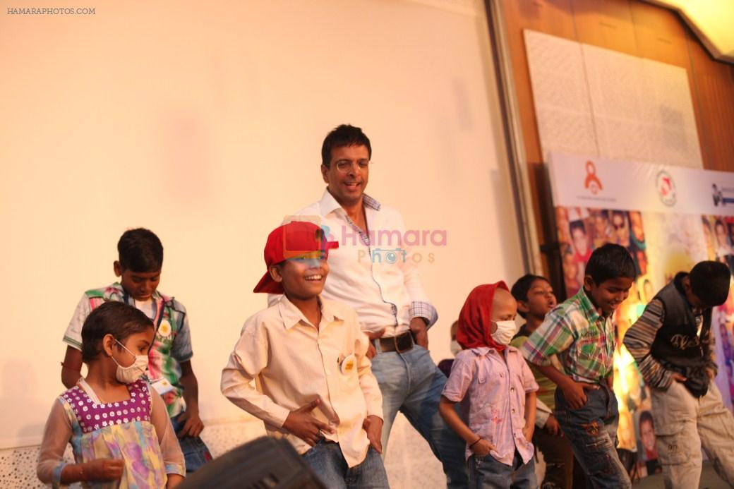 Javed Jaffery at the Hospital to celebrate Christmas with the cancer affected children in Mumbai on 24th Dec 2011