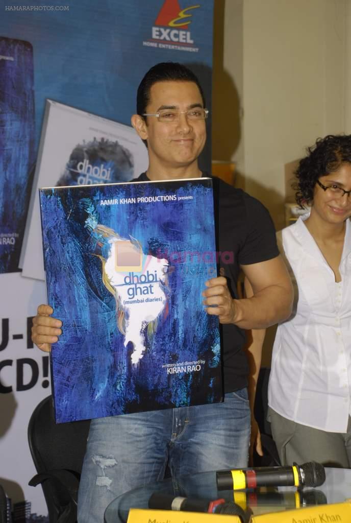 Aamir Khan, Kiran Rao at Dhobi Ghat DVD launch in Crossword, Kemps Corner on 23rd Dec 2011