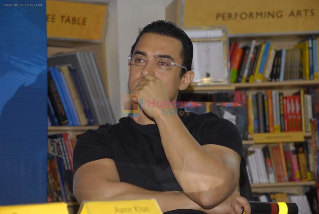 Aamir Khan at Dhobi Ghat DVD launch in Crossword, Kemps Corner on 23rd Dec 2011