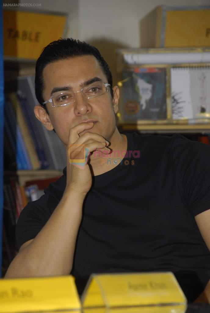 Aamir Khan at Dhobi Ghat DVD launch in Crossword, Kemps Corner on 23rd Dec 2011