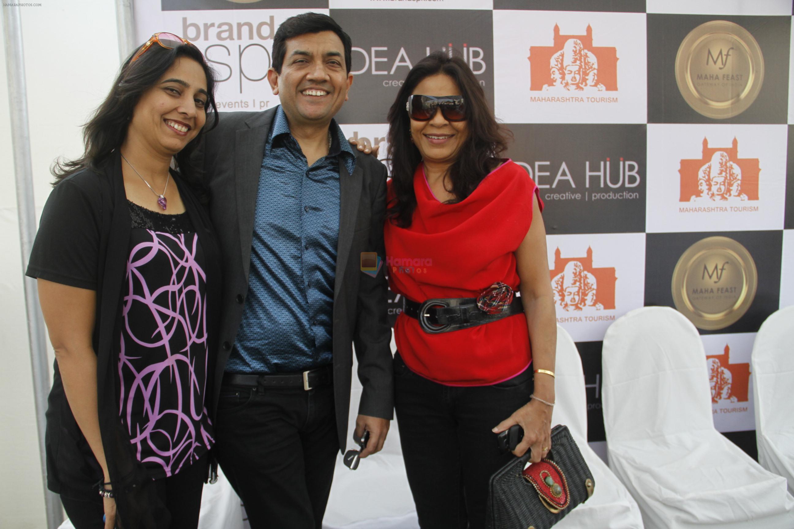 Sanjeev Kapoor with his wife Alyona and Rashmi Uday Singh at Maha Feast - Biggest Outdoor Food Festival in Mumbai on 24th Dec 2011