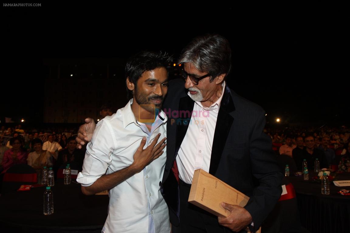 Dhanush and Amitabh Bachchan at BIG Star Entertainment Awards 2011