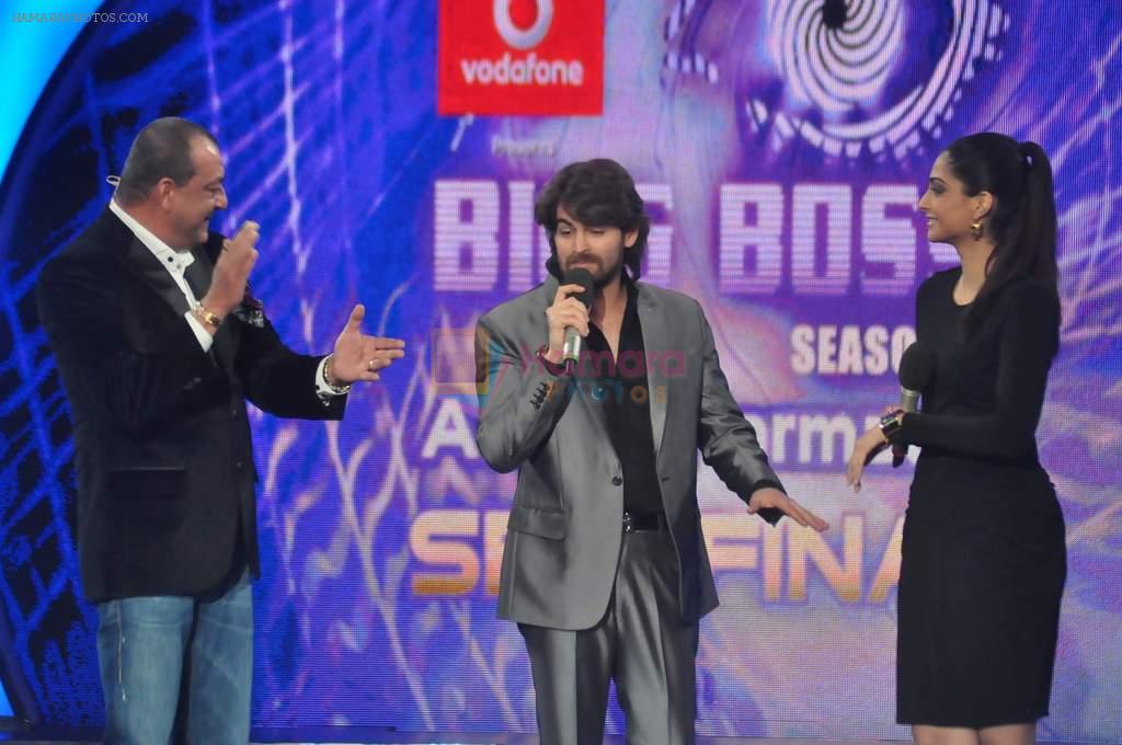 Sonam Kapoor, Neil Mukesh, Sanjay Dutt On the sets of Bigg Boss 5 with Players star cast on 31st Dec 2011