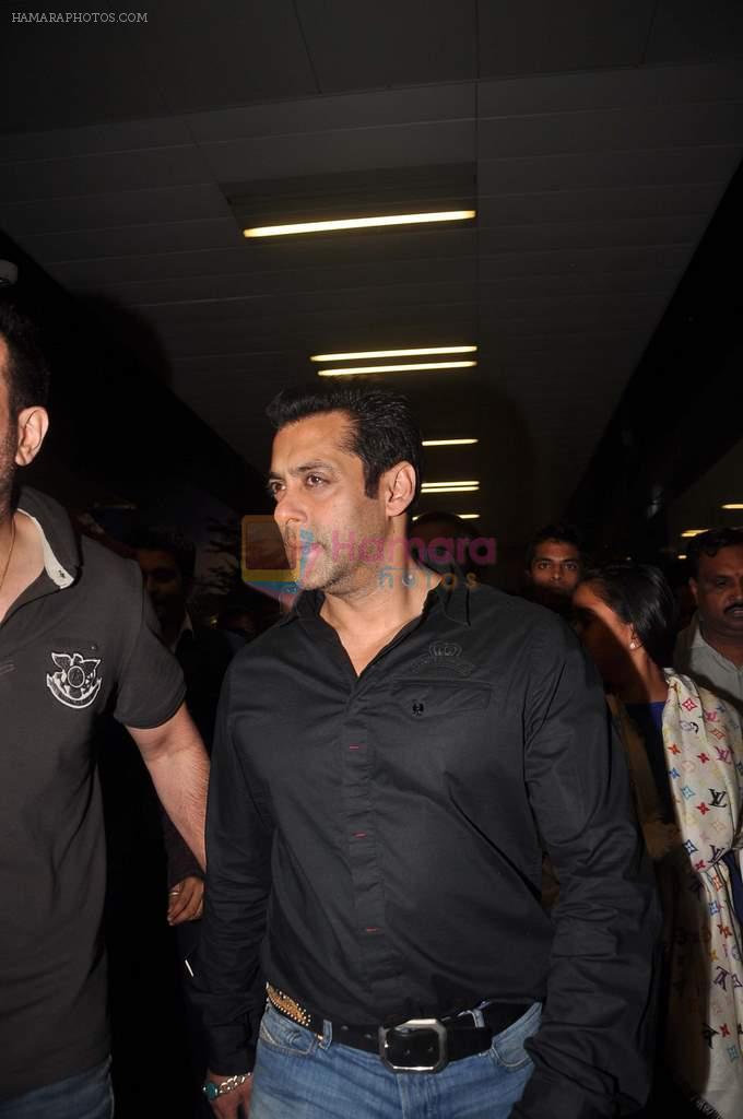 Salman Khan return from Dubai on 3rd Jan 2012