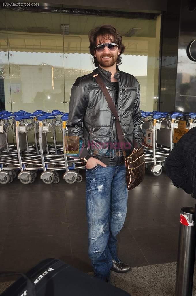 Neil Mukesh with Players stars snapped at airport in Mumbai on 3rd Jan 2012
