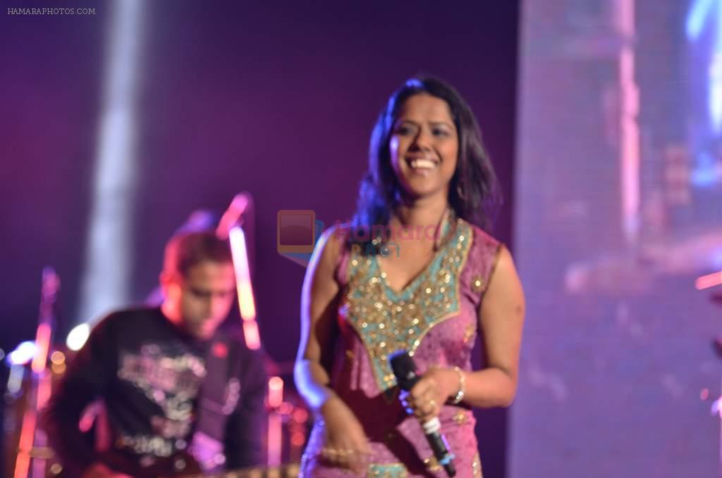 Mahalakshmi Iyer concert for Nagrik Sikshan Sanstha in Shanmukhanand Hall on 5th Jan 2012