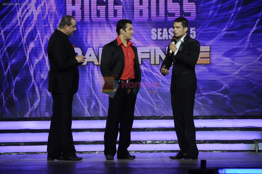 Salman Khan, Sanjay Dutt, Siddharth at Bigg Boss Season 5 grand finale on 7th Jan 2012