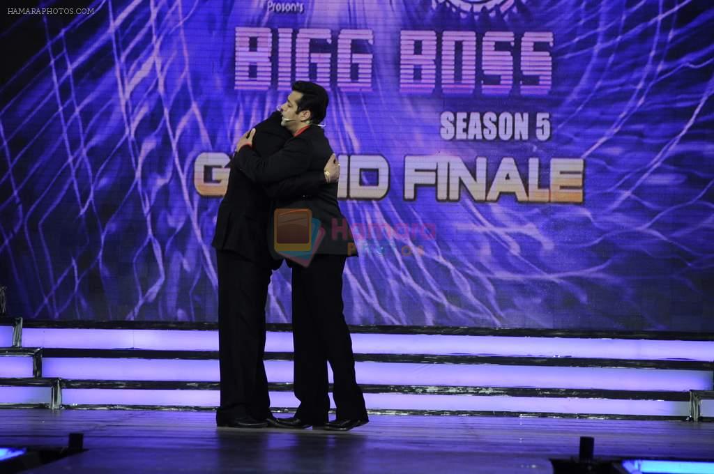 Salman KHan at Bigg Boss Season 5 grand finale on 7th Jan 2012