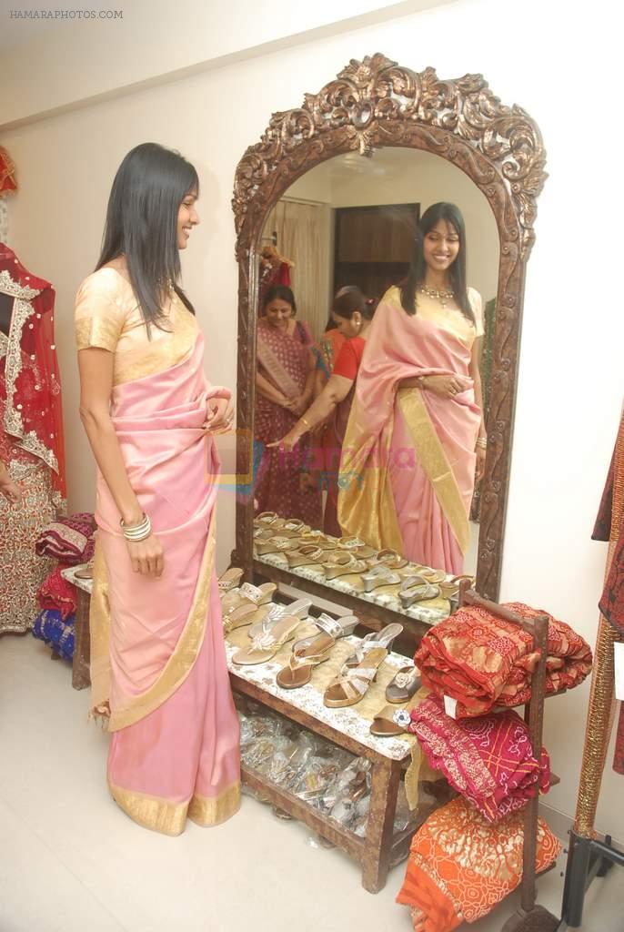 Nethra Raghuraman at the launch of Jinal Kenia's wedding shop YUME in Juhu, Mumbai on 8th Jan 2012