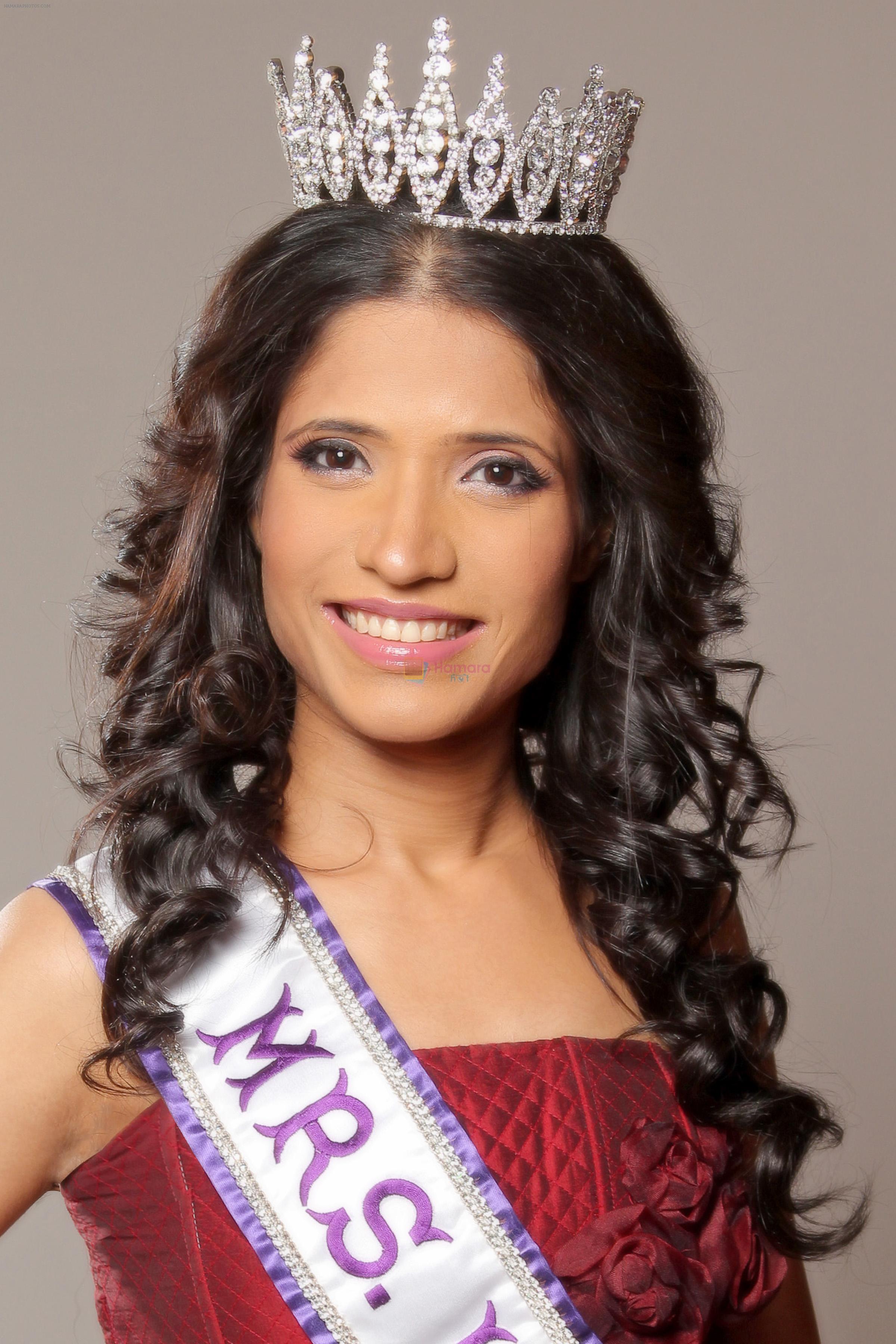 Richa Sharma is the  winner of Mrs India International 2011-12