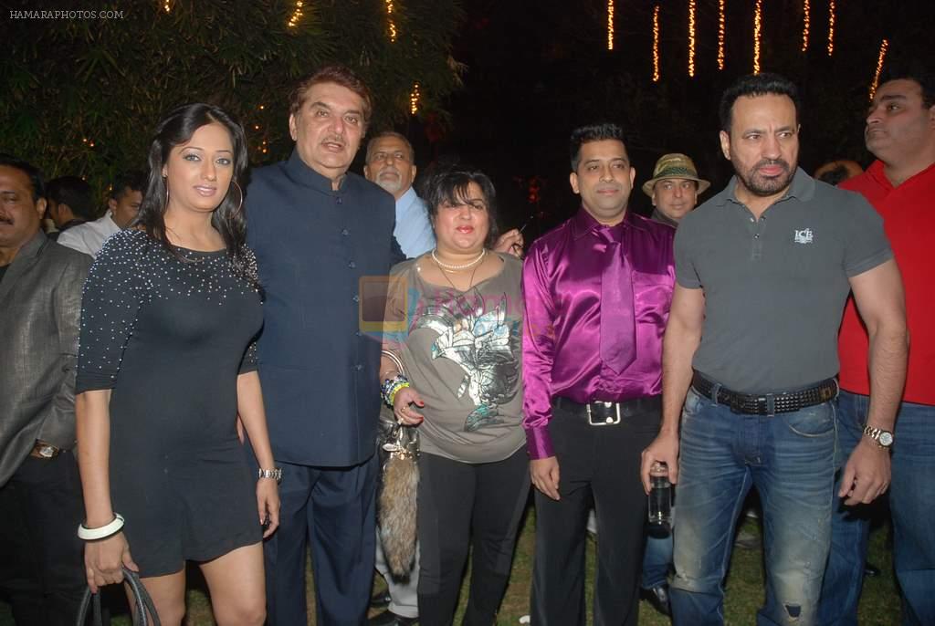 Brinda Parekh, Dolly Bindra, Raza Murad at Uncle's Kitchen Bash in Resort on 9th Jan 2012