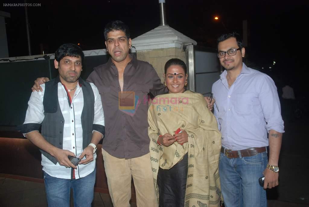 Rajan Verma, Murli Sharma, Ashwini Kalsekar at Rajan Verma's bday bash in Time N Again on 9th Jan 2012