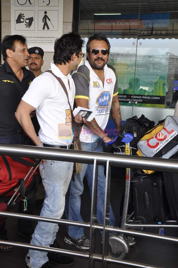 Aashish Chaudhary at CCL Cricket stars snapped at the airport in Mumbai on 11th Jan 2012