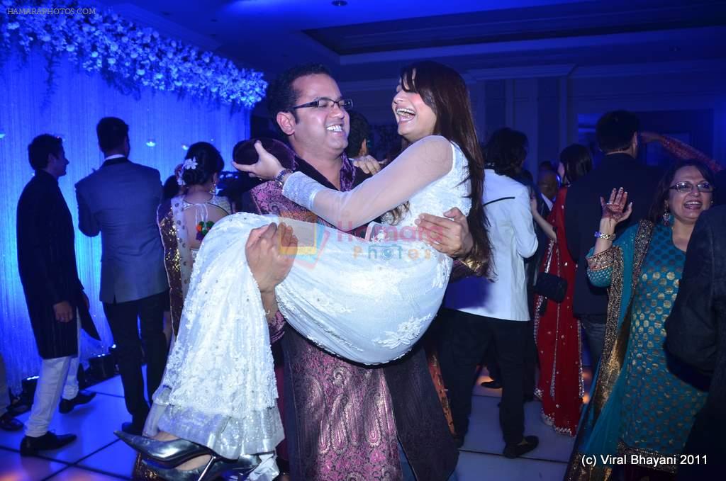 rahul mahajan with dimpy Mahajan at Zulfi Syed's wedding reception on 15th Jan 2012